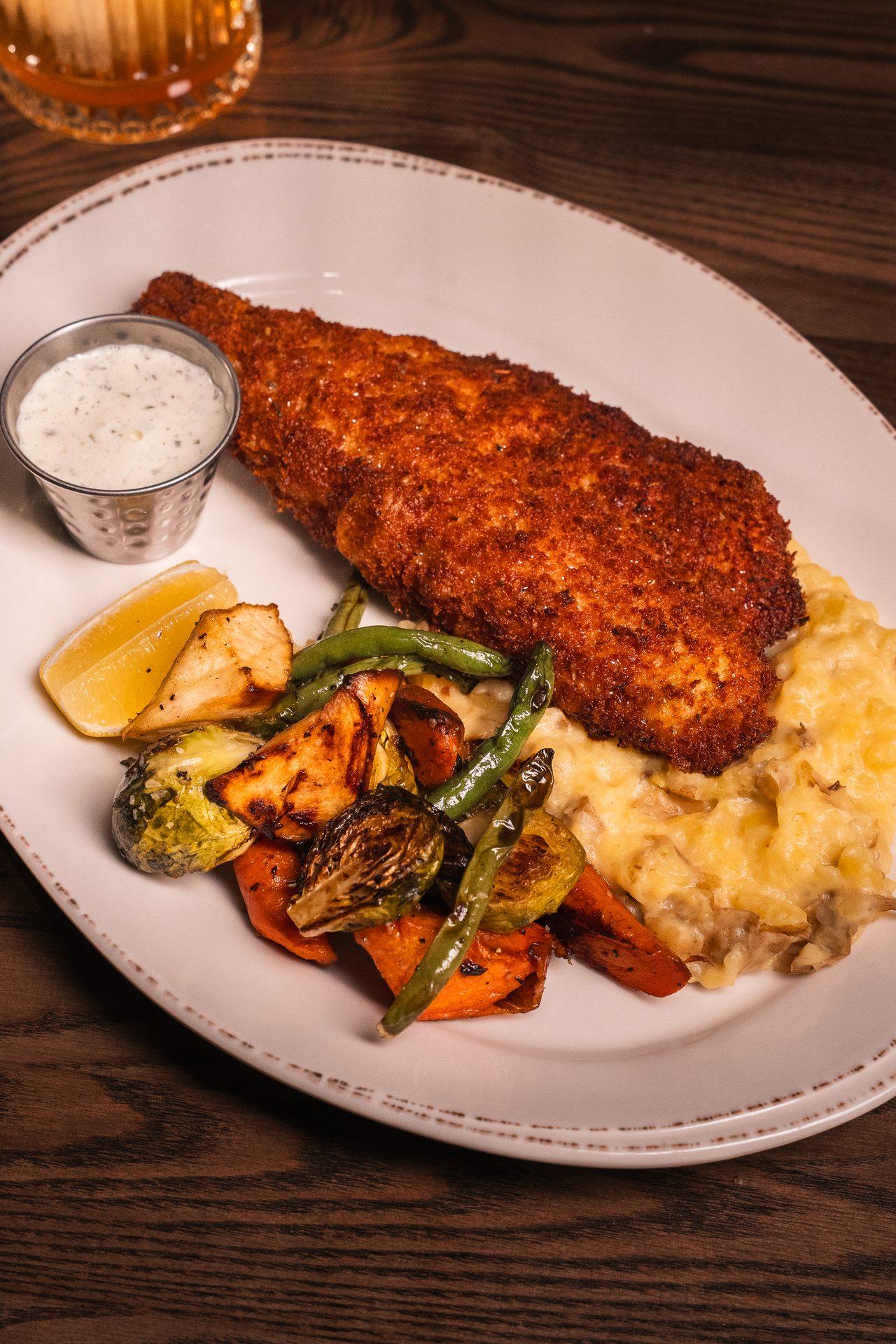 Crispy fish with mashed potatoes
